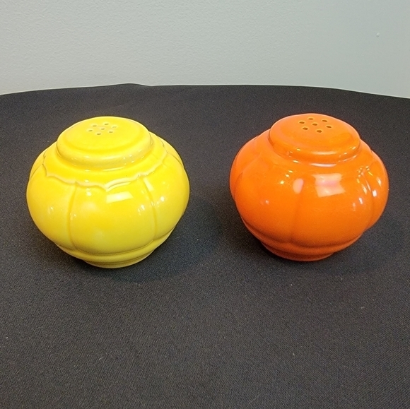 Homer Laughlin Salt & Pepper Shaker Riviera Tango (Fiestaware‎ cousin) red yell - Picture 1 of 5